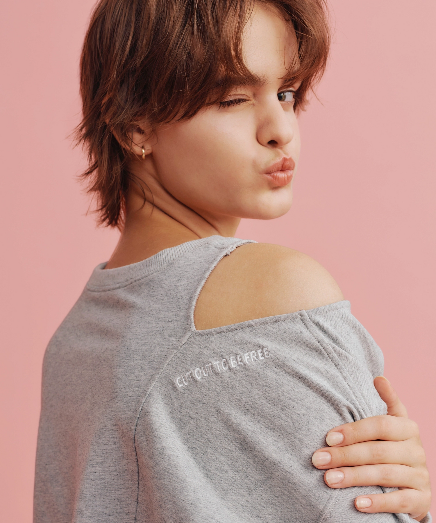 Cutout Shoulder Sweatshirt | カットアウト スウェット トップス Lazy Styles | Official Online Store