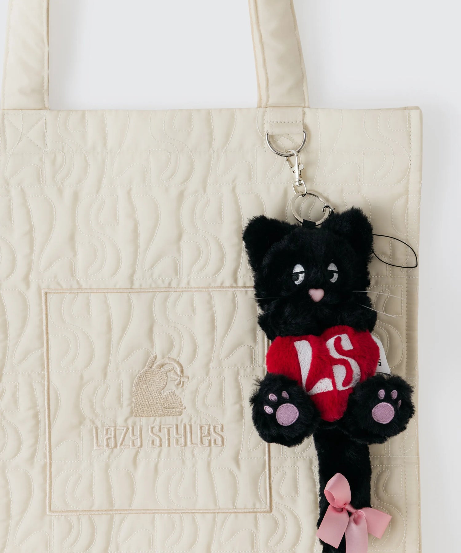 Hugging Heart Lozie Mascot Keyring | Lozie ハートハグ マスコットキーリング