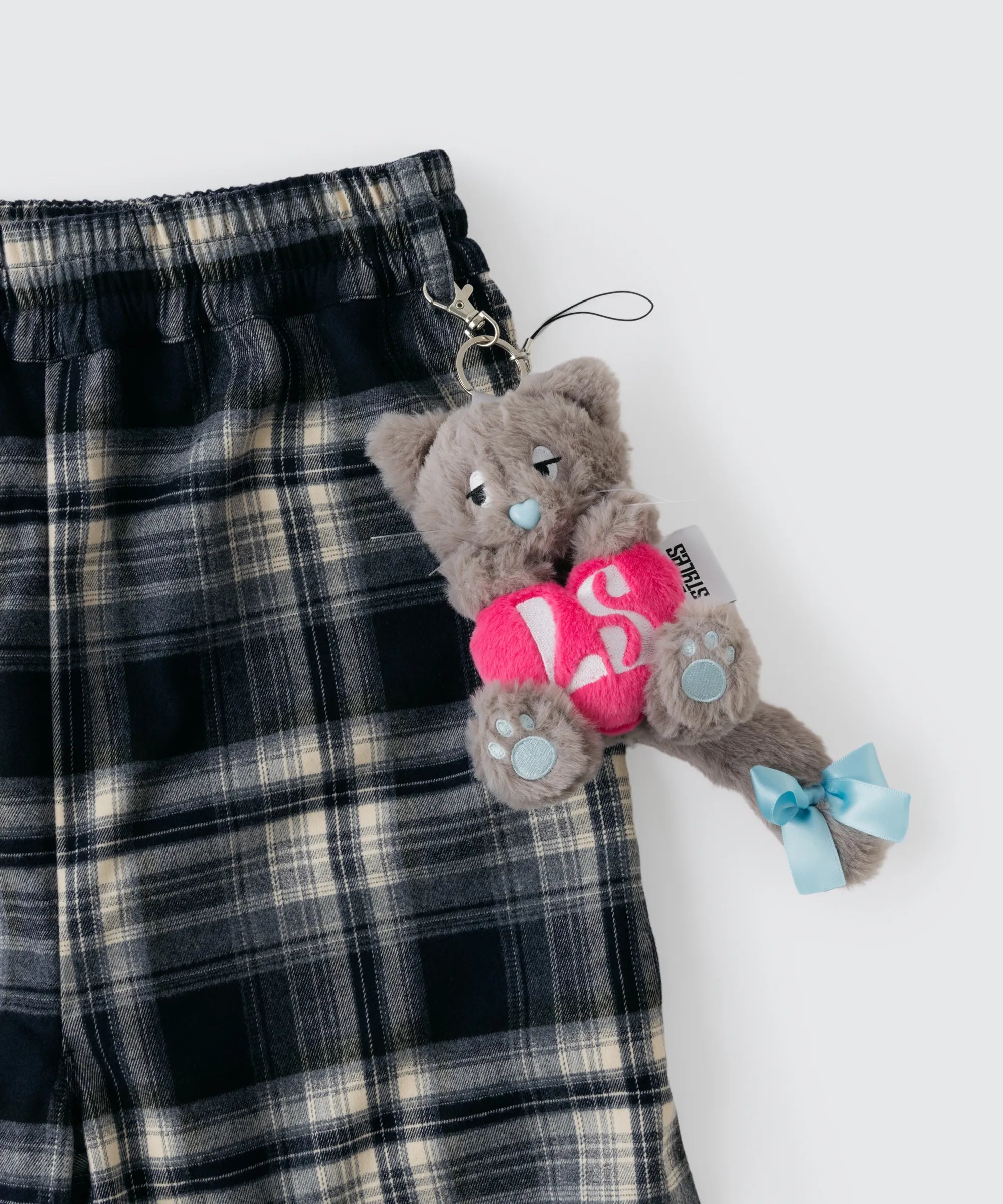 Hugging Heart Lozie Mascot Keyring | Lozie ハートハグ マスコットキーリング