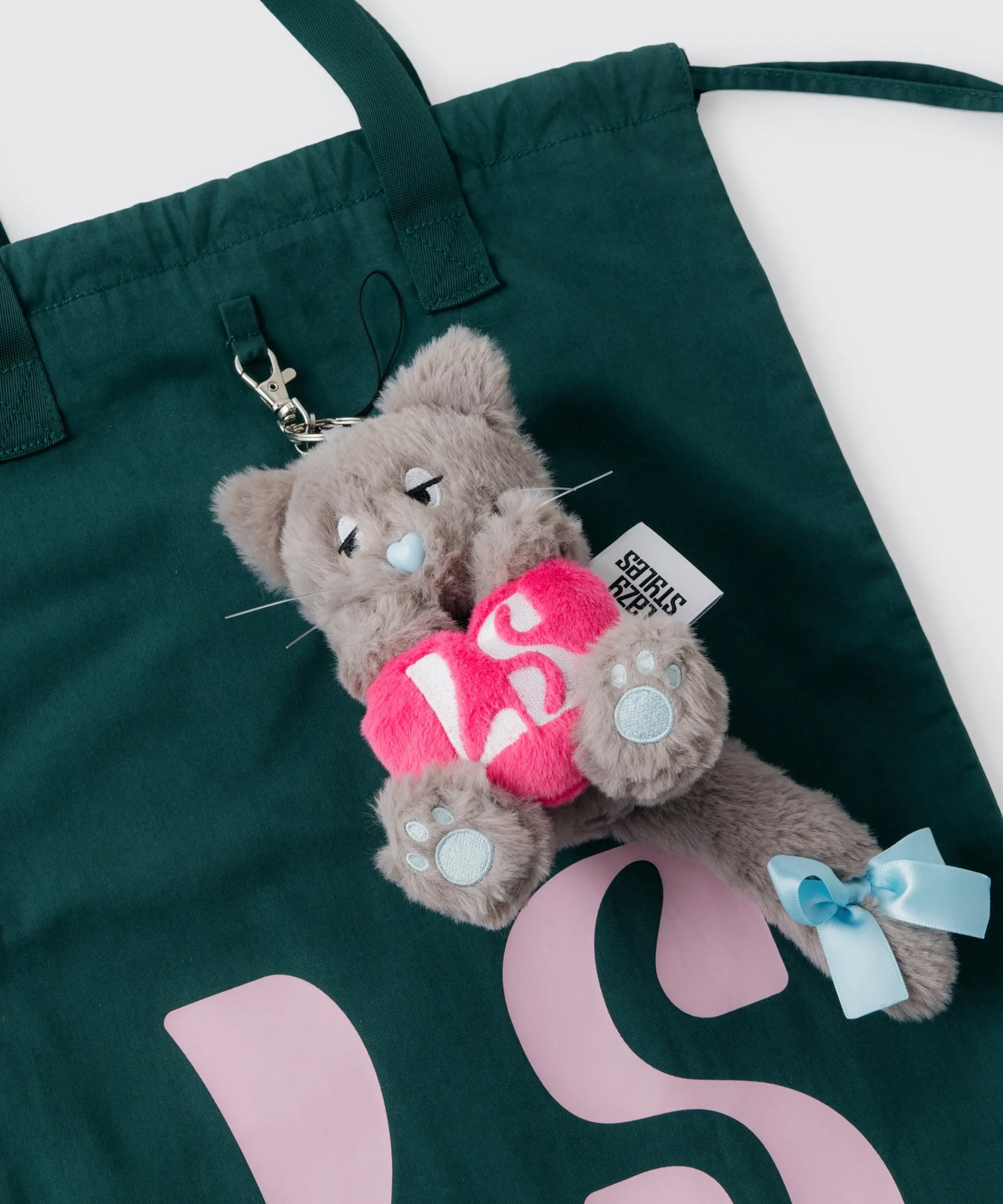 Hugging Heart Lozie Mascot Keyring | Lozie ハートハグ マスコットキーリング